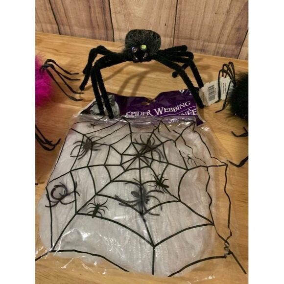 Fake Spider Collection Halloween Decor Lot w/web - Picture 4 of 7